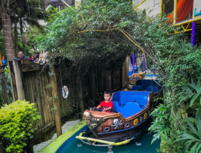 El Tesoro mall features an amusement park for kids.